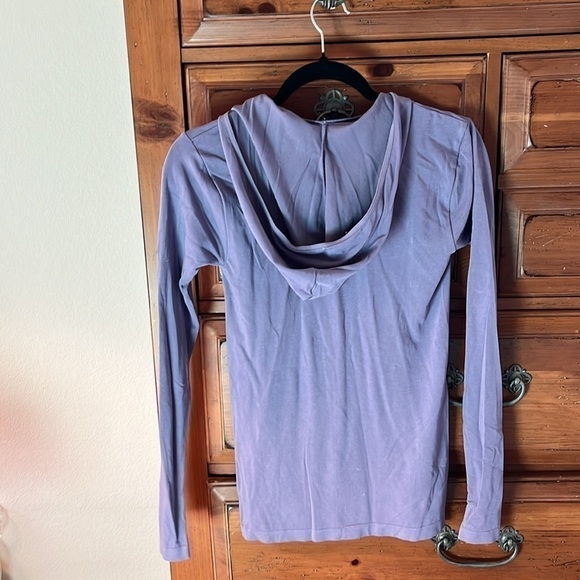 Free People Movement Periwinkle Hooded Top Size XS/S NWOT - Picture 4 of 6